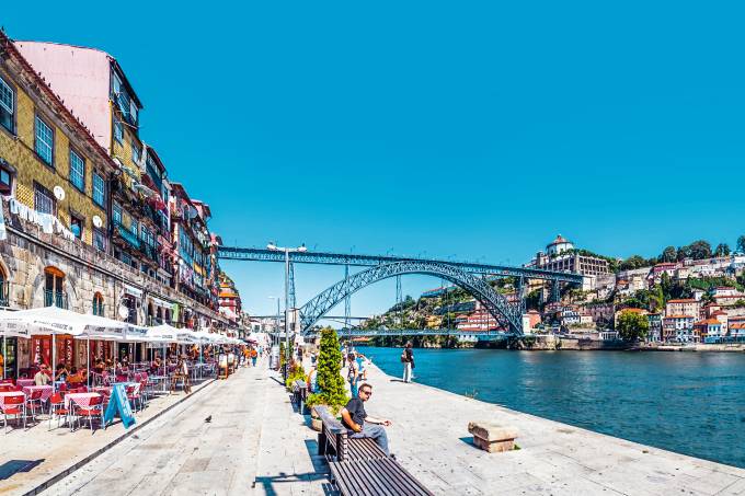 Ponte sobre rio em cidade portuguesa; Polônia e Portugal: saiba quais são os dez países mais baratos para morar na Europa