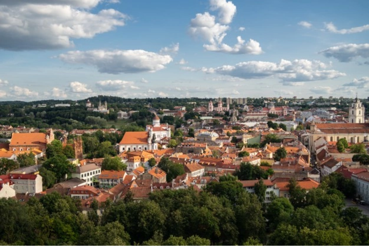 A Lituânia tem uma população de 2.848 milhões de habitantes, sendo 80% nativo e 20% de outras nacionalidades