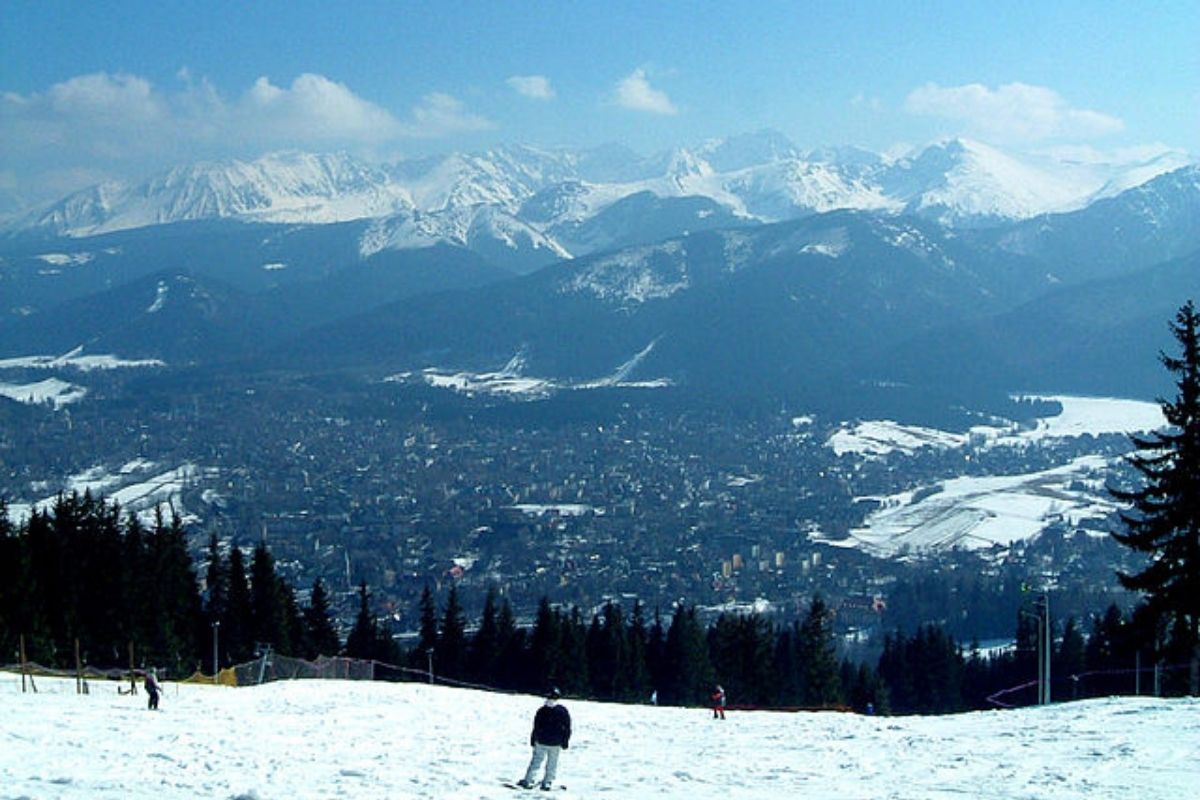 Zakopane fica a 380 quilômetros de Varsóvia e tem o conjunto de montanhas mais famoso da Polônia
