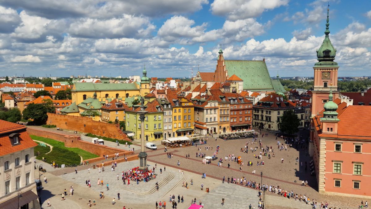 Na imagem destacada contem uma paisagem da cidade de Varsóvia